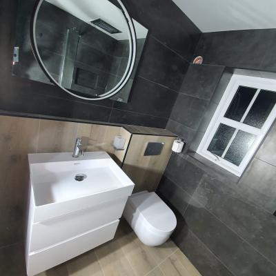 Bathrooms 1